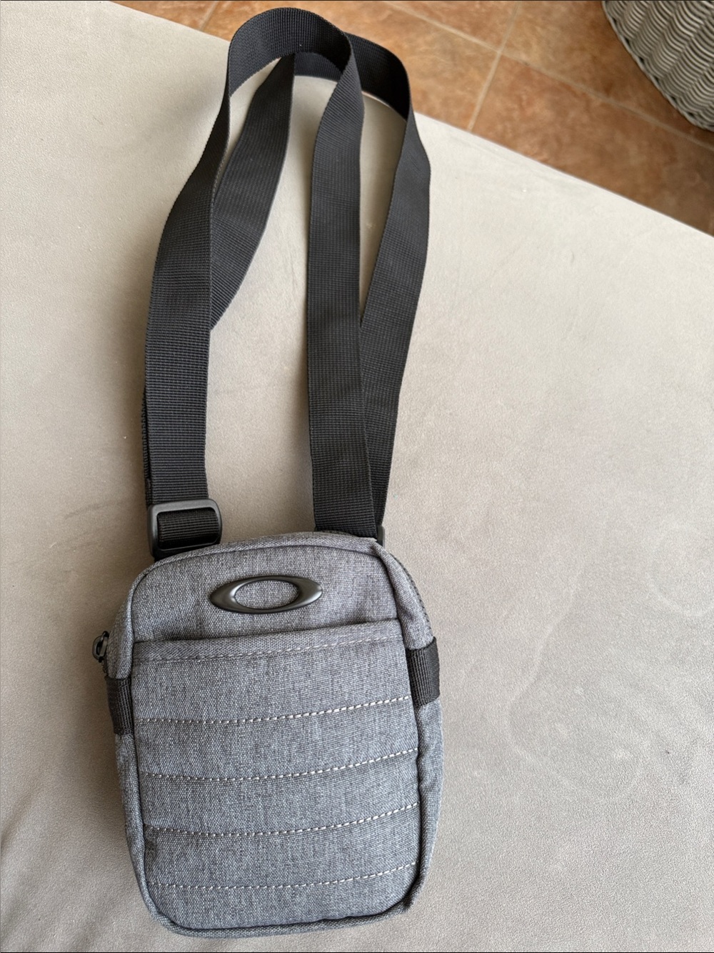 Oakley Gray Quilted Crossbody Messenger Sling